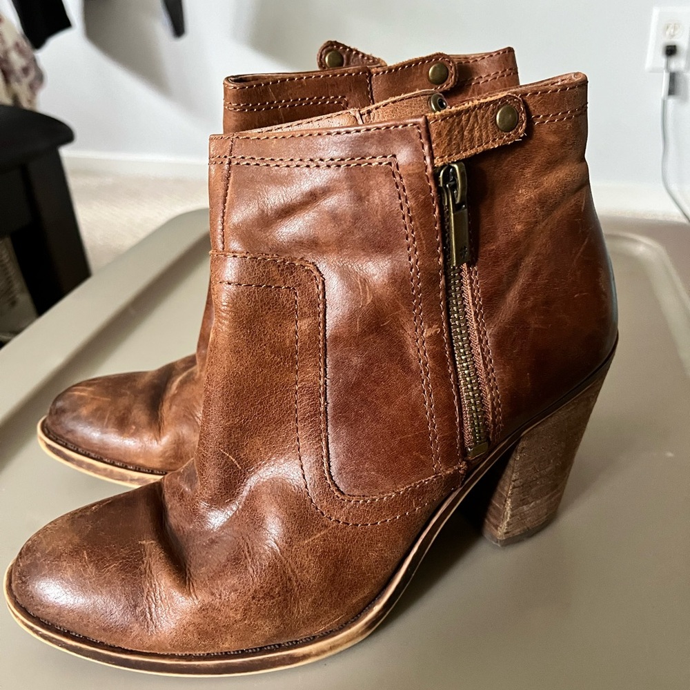 Lucky Brand brown leather boots with heel
